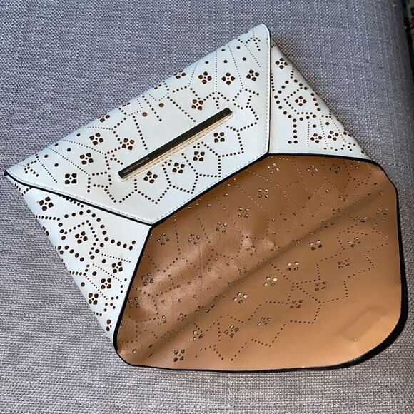 BCBG MAXAZRIA WHITE HOLLOW OUT ENVELOPE CLUTCH - Picture 4 of 8